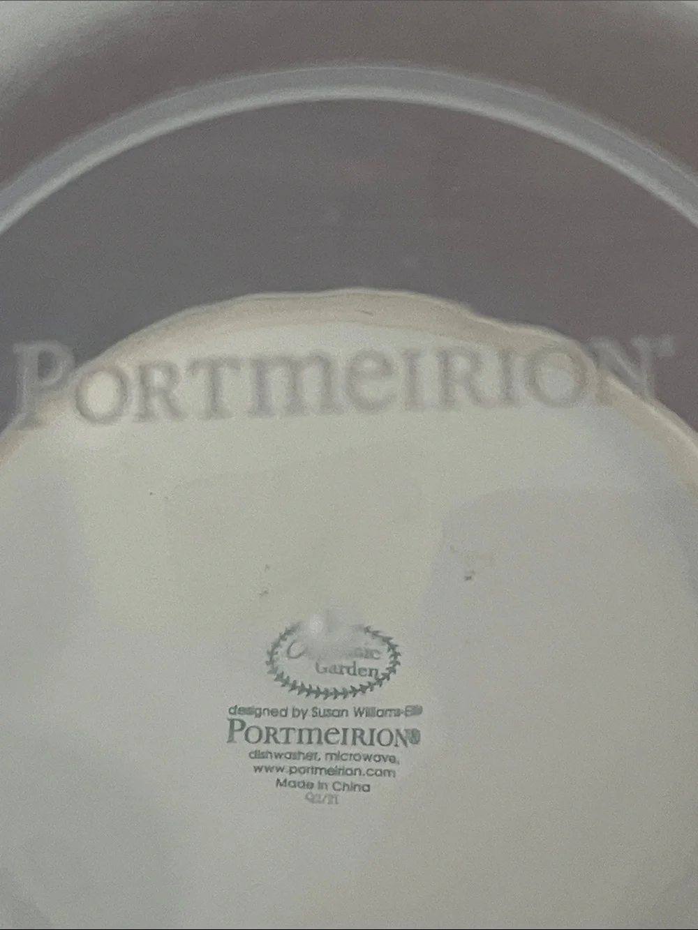 Portmeirion Botanic Garden White Ceramic Sweet Pea storage bowl with snap lid